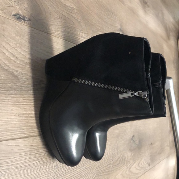 Black ankle platform Booties - Picture 2 of 5